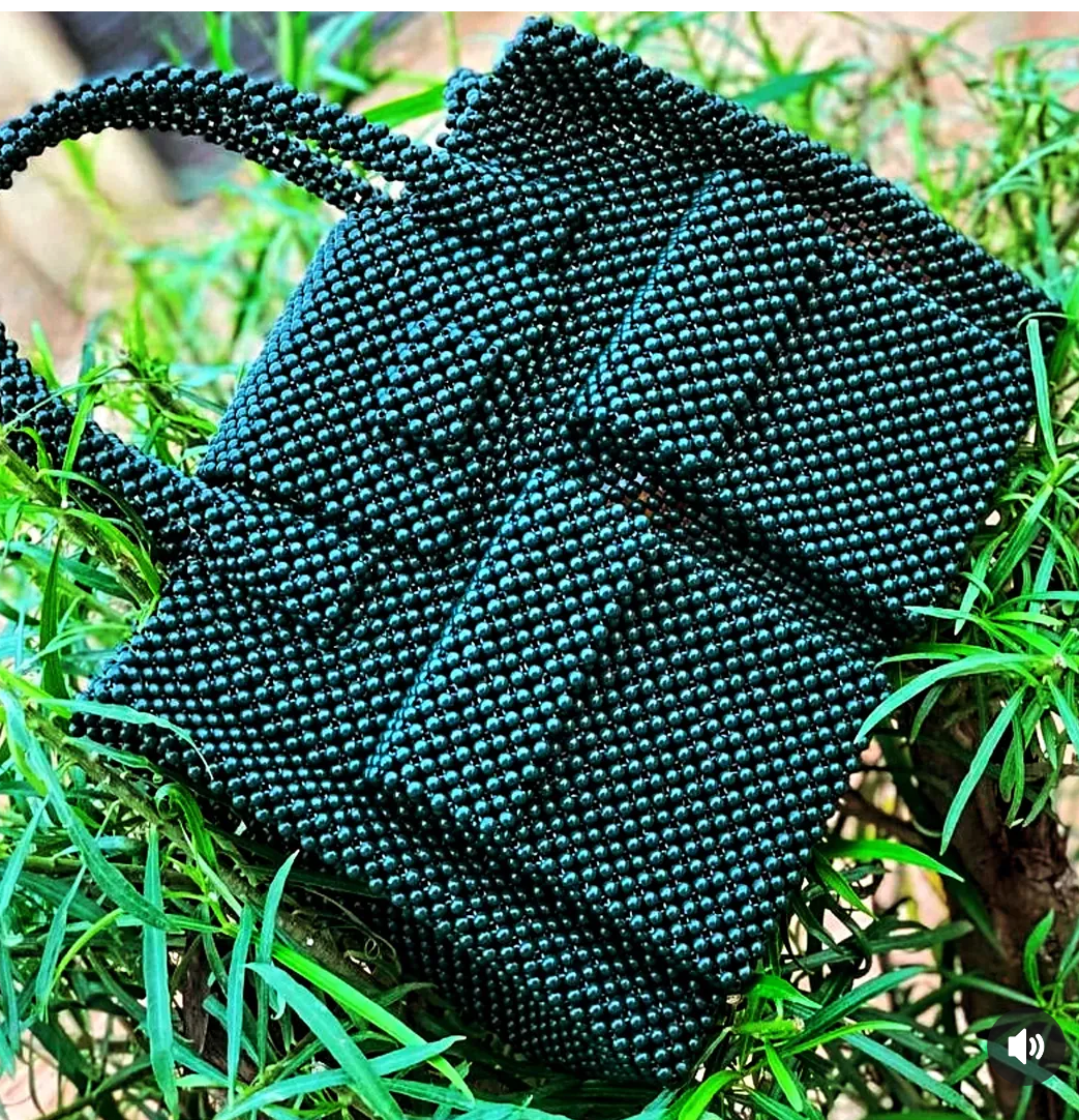 Round pearl bag