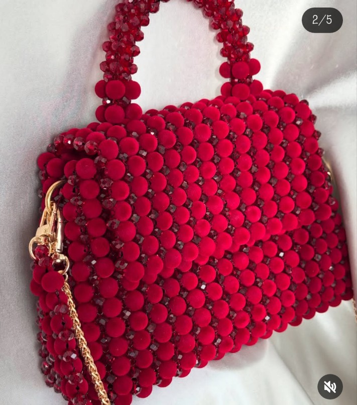 Round pearl bag